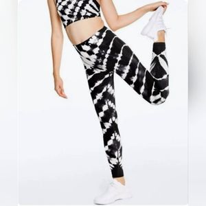 PINK Victoria's Secret Seamless  Black White Tye Dye Athleisure Leggings Small